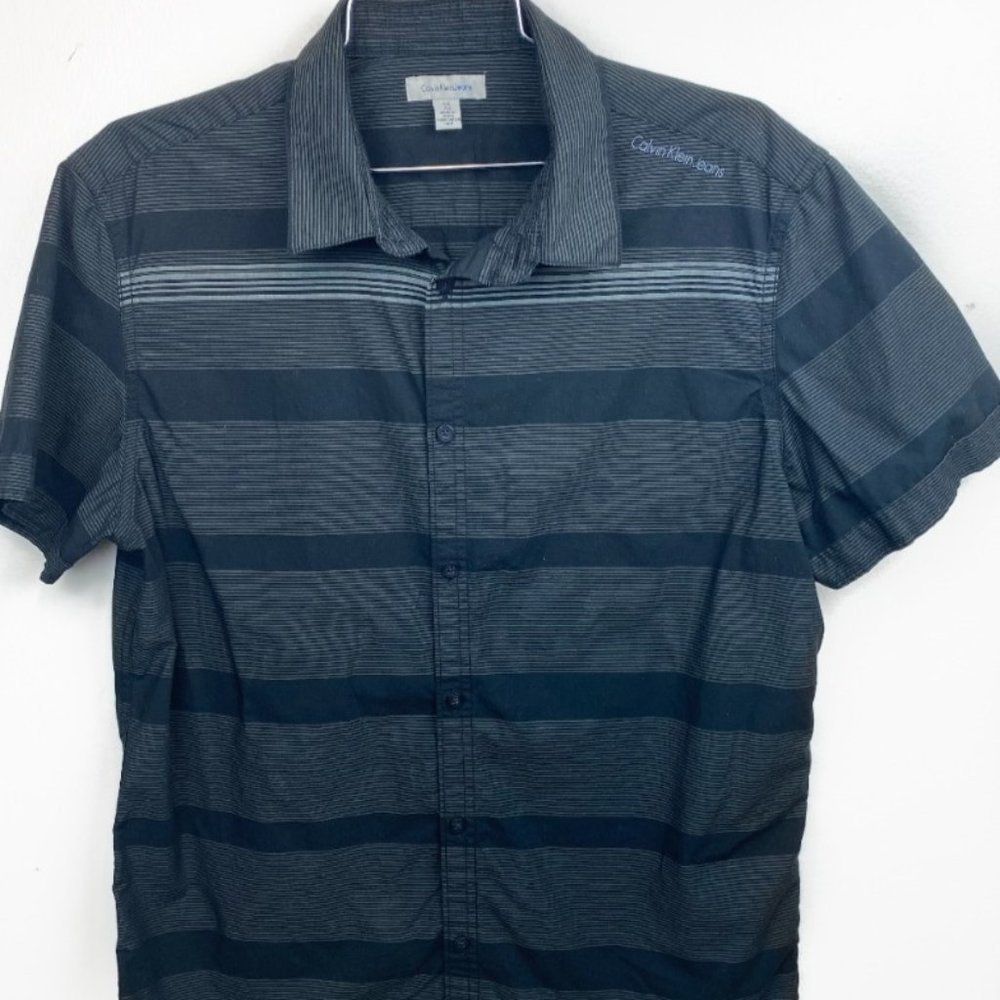 Men's Calvin Klein Button Up- Size Medium
